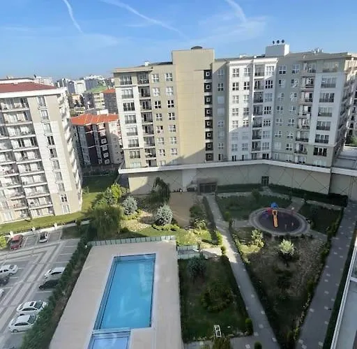 Pool 24-7 Security Within The Apartment Complex